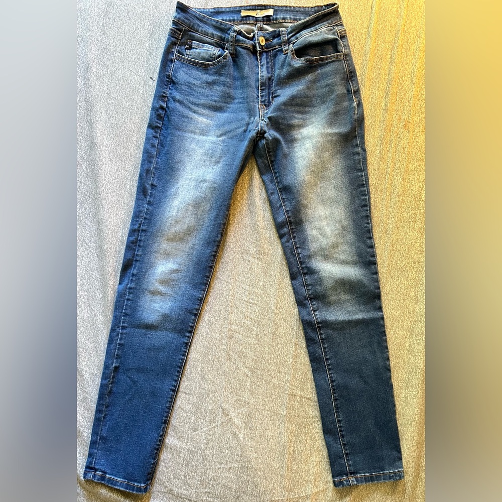 KanCan- Skinny Mid-Rise Medium Wash Jeans
